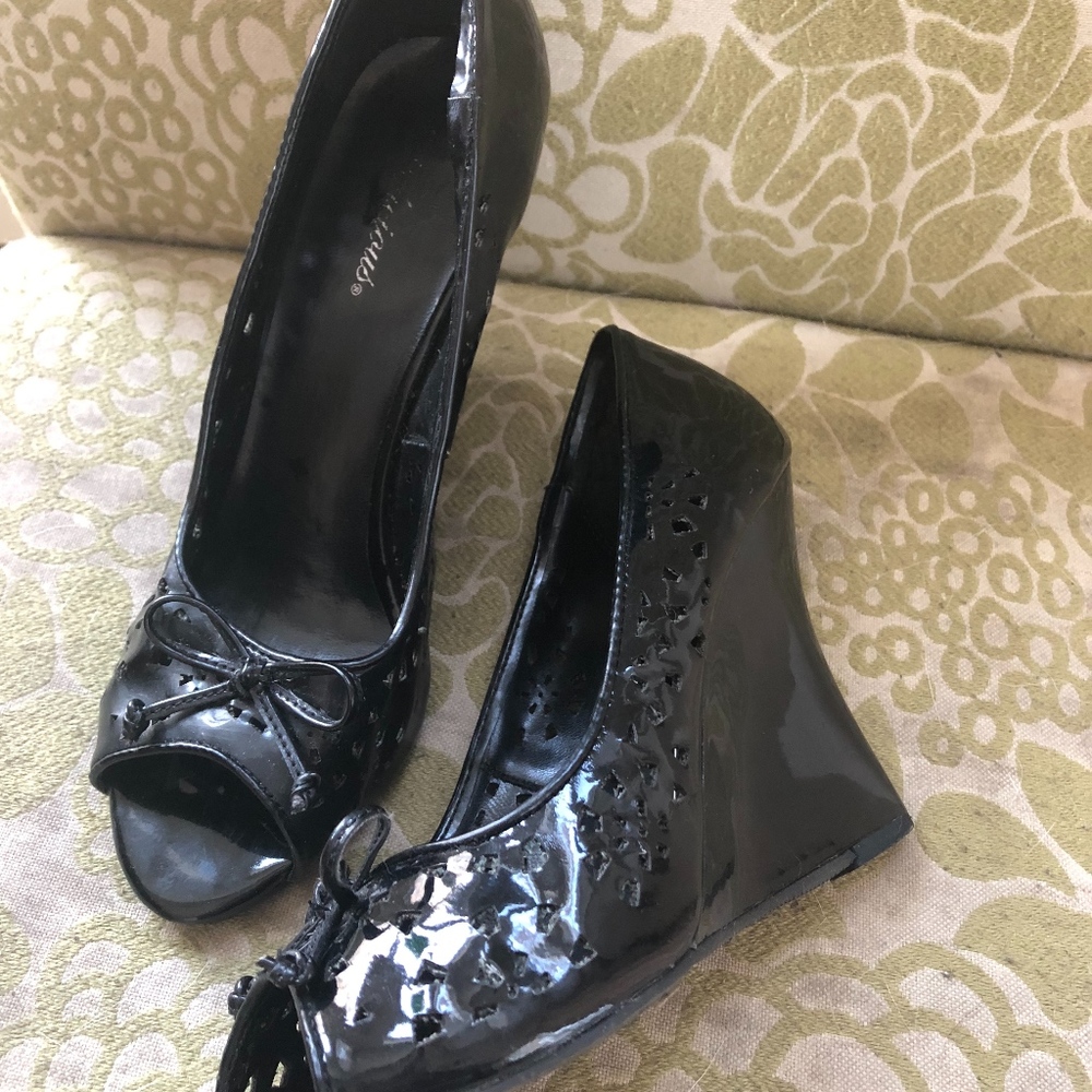 Delicious Patent Leather Peep Toe Wedge 7